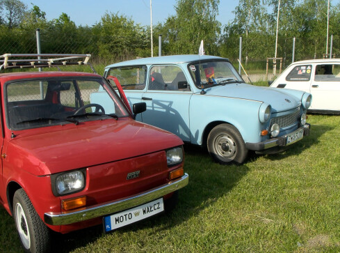 Moskwicz i warszawa z lat 70. gwiazdami Nocy Muzeów w Wałczu - grafika