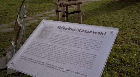 Skwer pamięci bohatera, który zginął ratując dziecko  - grafika