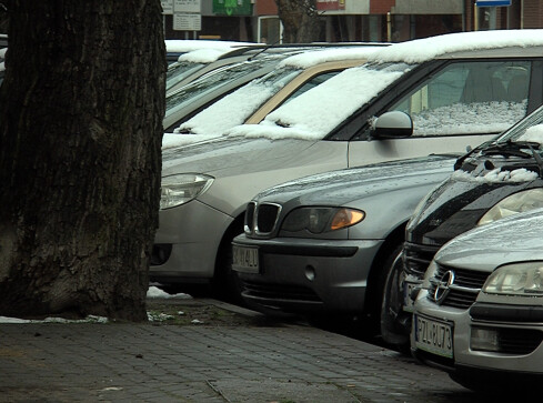 Będą grodzić parkingi przy spółdzielni  - grafika