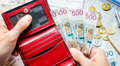 Pandemia coraz mniej straszna. Polacy zamierzają więcej wydawać w s - grafika