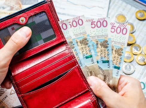 Pandemia coraz mniej straszna. Polacy zamierzają więcej wydawać w s - grafika