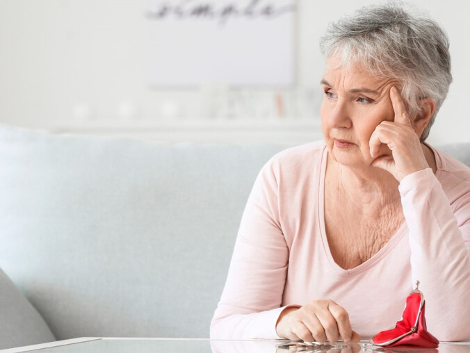 Polski emeryt to dłużnik. Nie starcza do pierwszego, więc pożycza - grafika