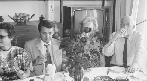 PRL - to nazwa nowej partii. Powstała z sentymentu do dawnego systemu - grafika