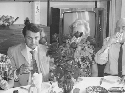 PRL - to nazwa nowej partii. Powstała z sentymentu do dawnego systemu - grafika