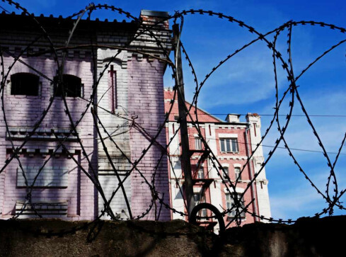 Poprawczaki o zaostrzonym rygorze i surowsze kary. Ministerstwo chce z - grafika