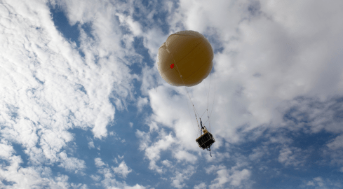 Balon szpiegowski? Wojsko ustala, co wylądowało w kukurydzy - grafika