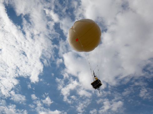 Balon szpiegowski? Wojsko ustala, co wylądowało w kukurydzy - grafika