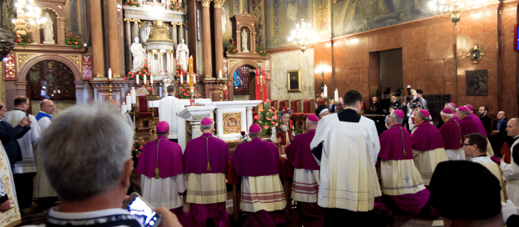 Emerytury biskupów. O takim świadczeniu można pomarzyć 