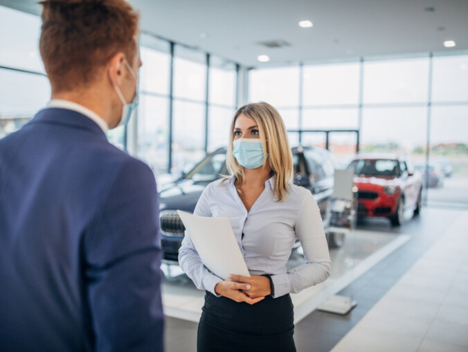Używany samochód droższy od nowego. Polski rynek oszalał - grafika