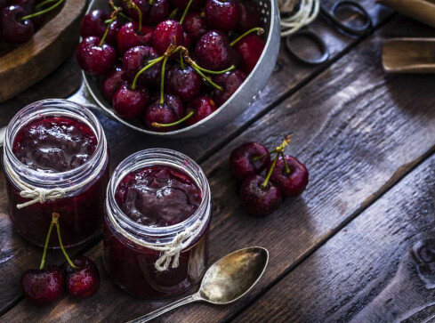 Czereśnie w różnych wariacjach. Z chilli, rabarbarem, kardamonem  - grafika