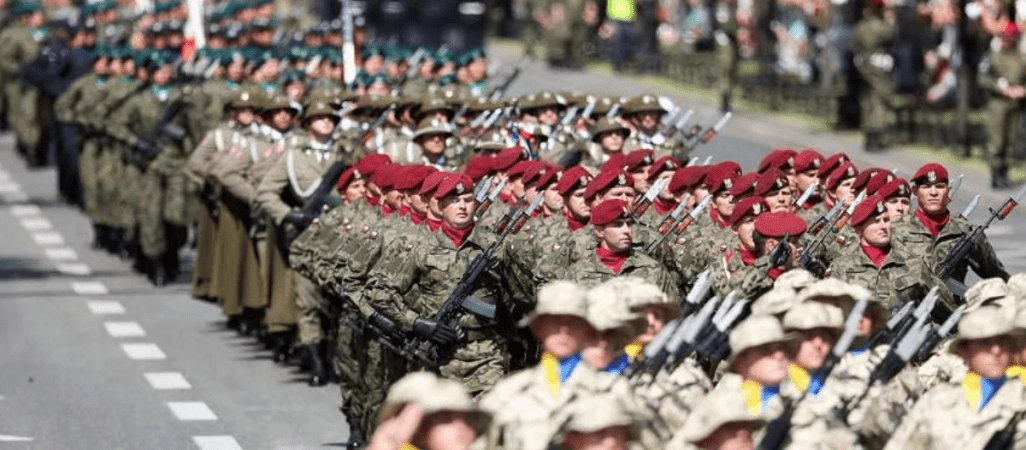 15 sierpnia: dwa święta jednego dnia. Defilada, pikniki, grochówka i msza