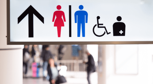 Toalety na dworcach za darmo. Postulat już w Sejmie  - grafika