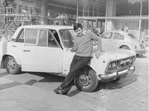 30 lat temu wyprodukowano ostatniego „dużego fiata”. Ile kosztuje - grafika