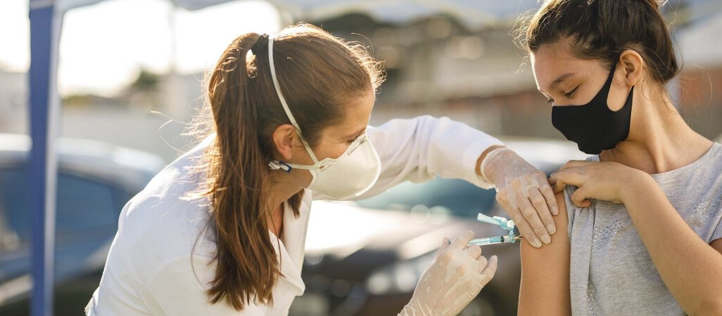 Łatwiej, szybciej i bez rejestracji. Wracają szczepienia w punktach mobilnych