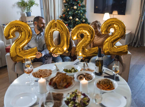 Gdzie spędzimy Sylwestra i ile wydamy na zabawę?  - grafika