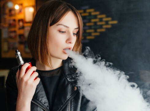 Zakaz sprzedaży e-papierosów? Resort zdrowia jest na tak - grafika