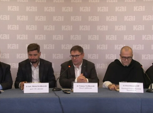 Raport: przemoc i wykorzystywanie seksualne w polskim kościele  - grafika