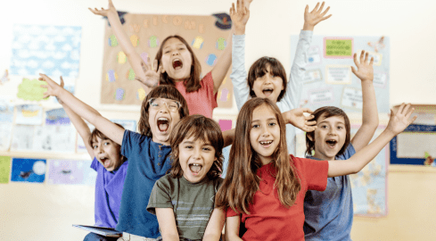 Czerwone paski znikną ze świadectw szkolnych? Pomysł wywołał burz - grafika