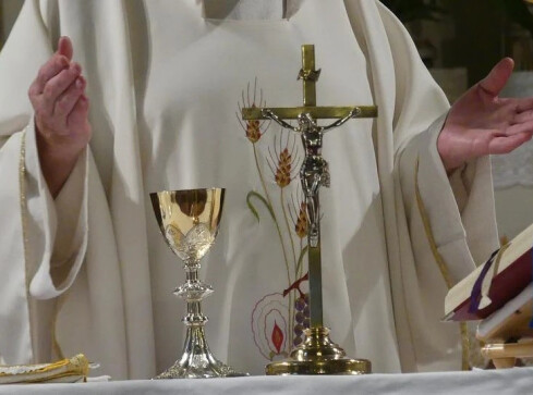 Parafianie wytykają grzechy kościołowi  - grafika