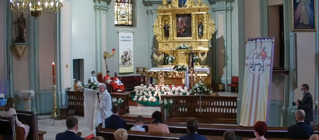 Polscy katolicy w liczbach. Ilu chodzi do kościoła?