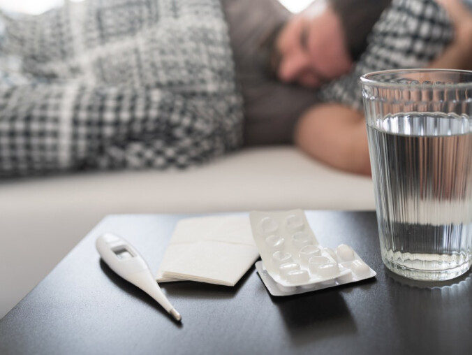 Pacjenci odbijają się od drzwi przychodni. Nie ma szczepionek  - grafika