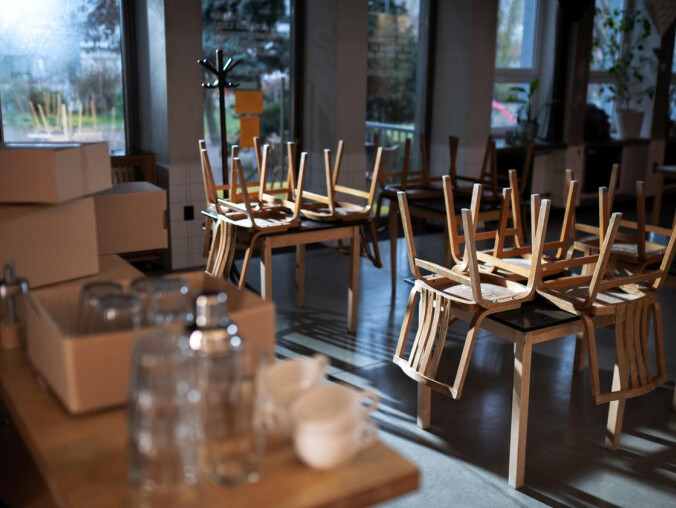 Już czas na lockdown? Polacy i wirusolog zabrali głos  - grafika