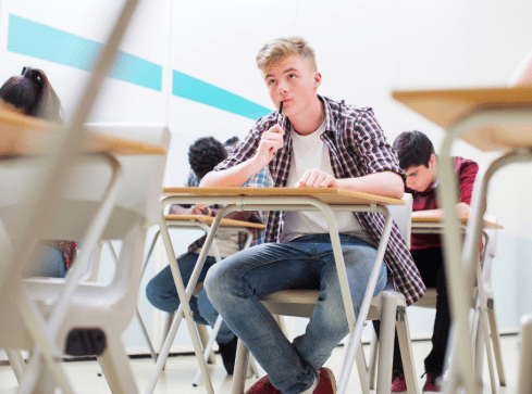 Matura 2023. Tegoroczni maturzyści mogą wiedzieć mniej - grafika