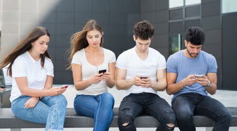 Młodzi i już uzależnieni… od telefonów - grafika
