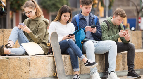 Bambik, git, oporowo? Zagłosuj na Młodzieżowe Słowo Roku 2023  - grafika