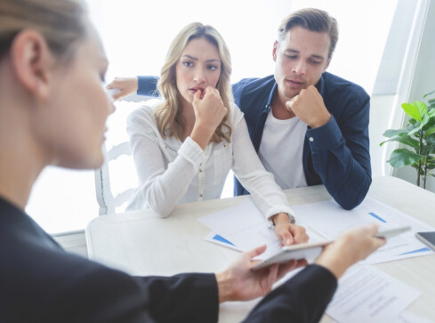 Jak zmieni się rata za mieszkanie w zależności od inflacji? Prosty  - grafika