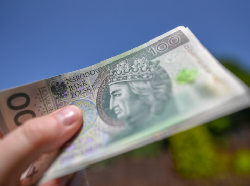Planują podwyżki płacy, ale tylko dla siebie  - grafika