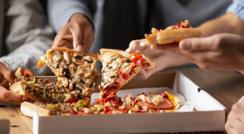 Dziś Światowy Dzień Pizzy. Podajemy przepis  - grafika