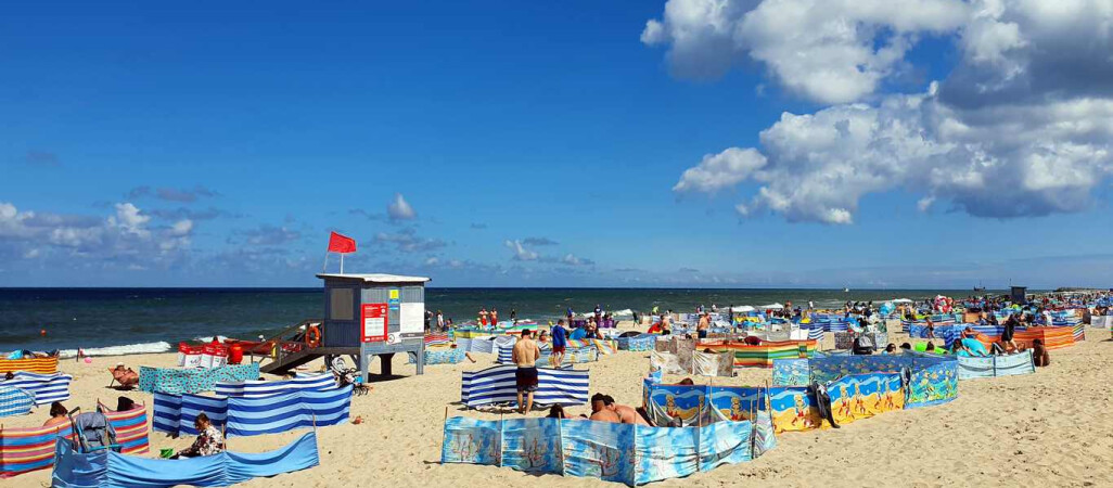 Polskie plaże nad morzem czeka oblężenie. Brakuje jednak pieniędzy na ratowników