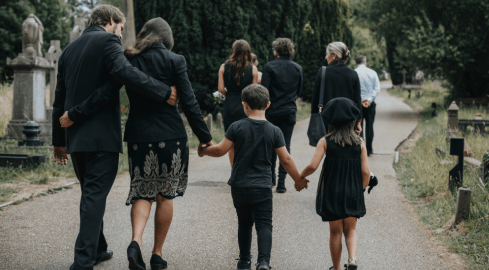 PiS znowu obiecuje wyższy zasiłek pogrzebowy - grafika