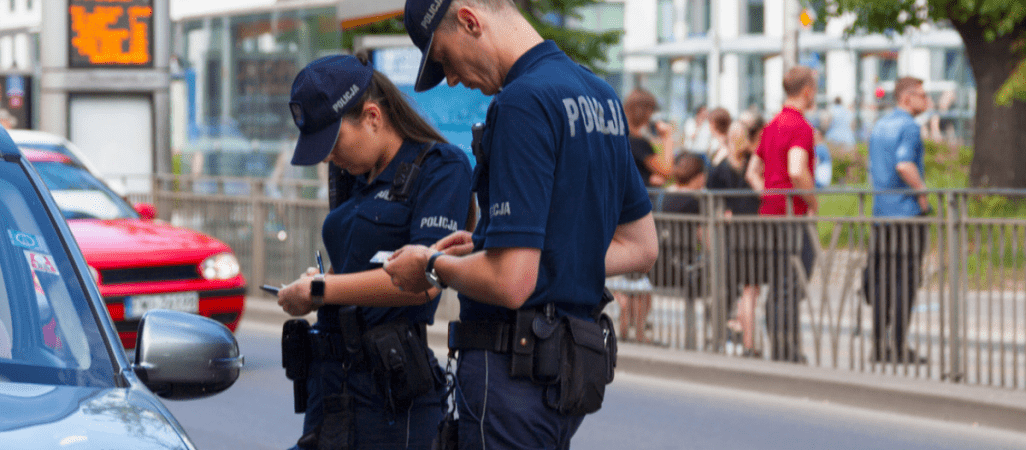 Za dużo obowiązków, za mało pieniędzy. Policjantów ubywa z dnia na dzień