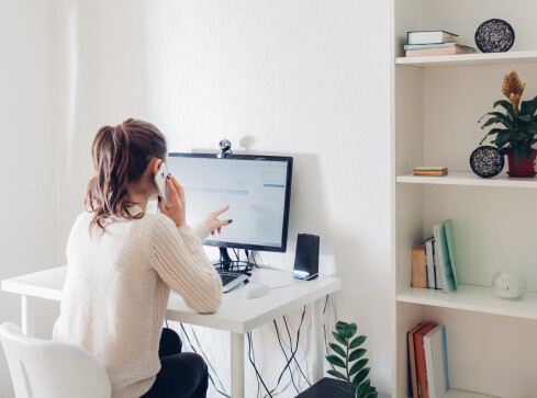 Bez służbowych telefonów i maili po pracy. Tego chcą związkowcy - grafika