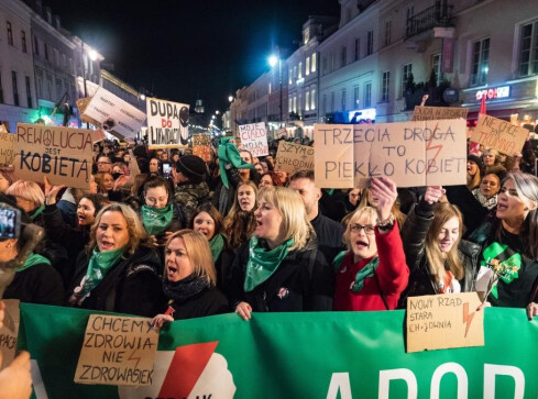 Lekarze przestali się bać. Jest więcej legalnych aborcji  - grafika