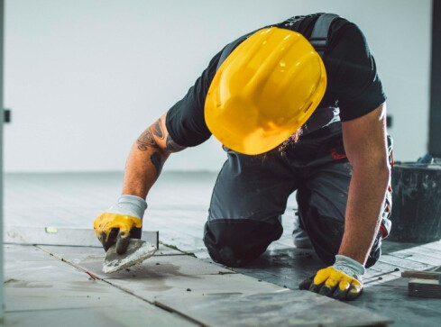 Kontrowersje wokół nowych przepisów. Cudzoziemcy mają zarabiać wi - grafika