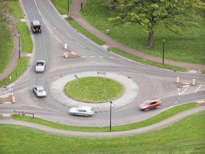 Nowe zasady jazdy po rondzie. To będzie szok dla kierowców - grafika
