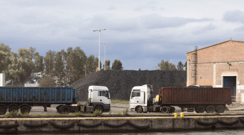 Po szale węglowym nie ma śladu, a opał za miliony złotych zalega w - grafika