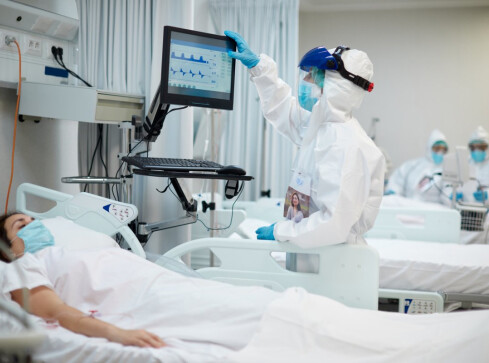 Wielkie wzrosty zachorowań. Prezydencki ekspert mówi, kiedy to się  - grafika