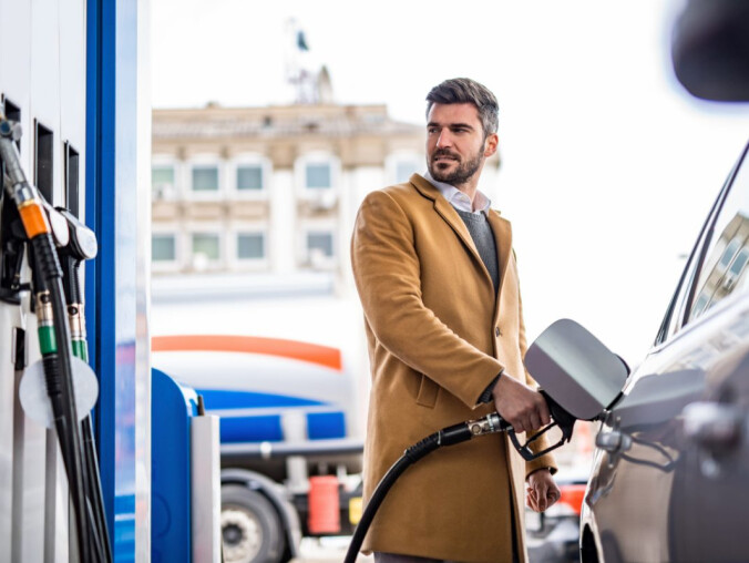 Jak jeździć oszczędnie? Benzyna już po 6 złotych - grafika