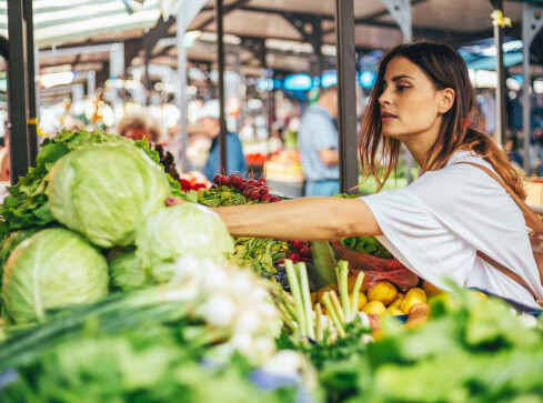 Trudne czasy dla najmniejszych graczy. Handel targowy tonie w długach - grafika