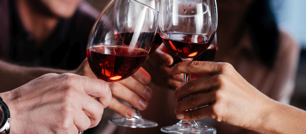 Mniej piwa, więcej owocowych win. Zmieniamy alkoholowe gusta