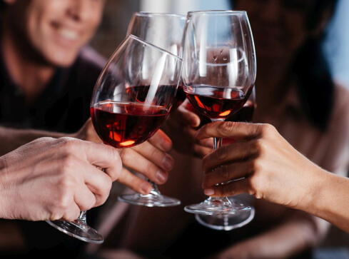 Mniej piwa, więcej owocowych win. Zmieniamy alkoholowe gusta - grafika