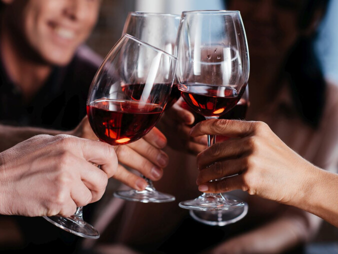 Mniej piwa, więcej owocowych win. Zmieniamy alkoholowe gusta - grafika