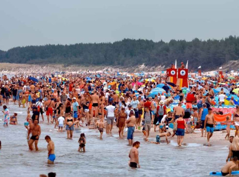 Gdzie Polacy spędzili wakacje? Najpopularniejsze kierunki i ceny  - grafika
