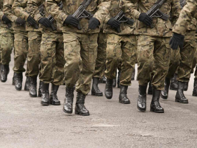 Radziecki sprzęt i brak żołnierzy. Fatalny stan polskiej armii  - grafika