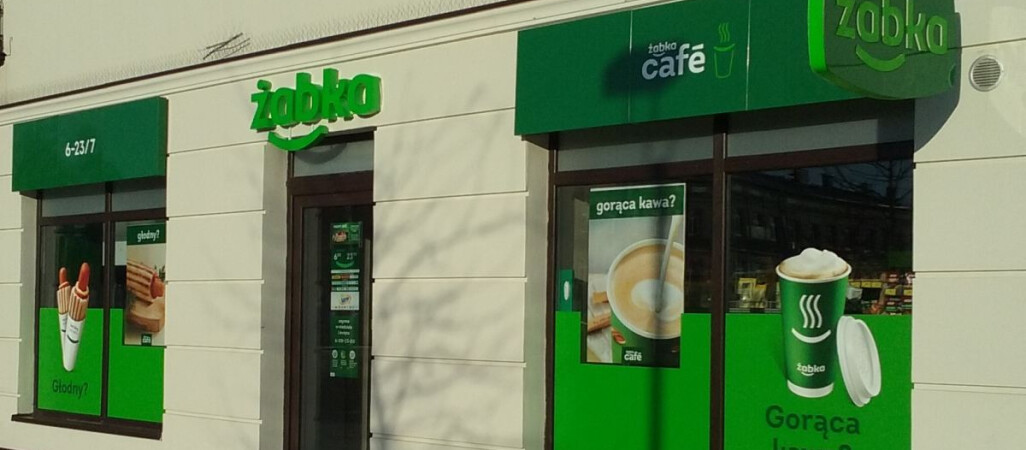 Sklepy Żabka wycofują niebezpieczny produkt. Wykryto w nim groźną bakterię