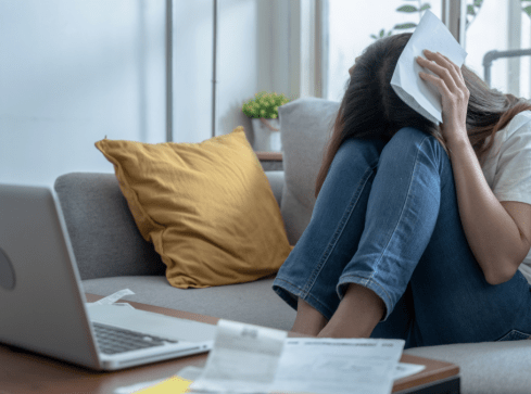 Korzystasz z odroczonej płatności? Możesz wpaść w spiralę zadłu - grafika